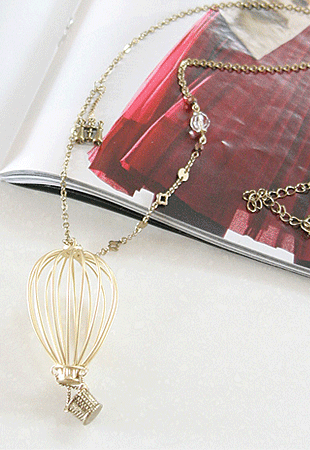  gold hat-air balloon necklace